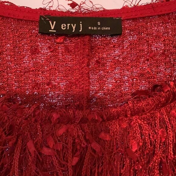 Very J small unique fully fringed sweater with elastic sleeves at cuff - Picture 3 of 7